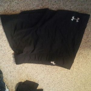 I'm selling black size medium underamour short